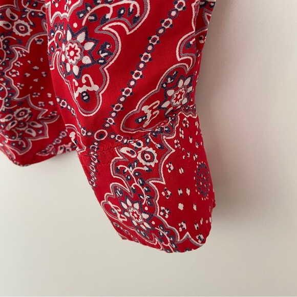TOMMY HILFIGER RED/WHITE/NAVY PAISLEY PRINT 100% RAYON BUTTON DOWN TOP, SMALL - Picture 5 of 10